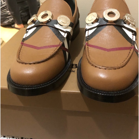 Authentic Burberry Loafers - Picture 3 of 11